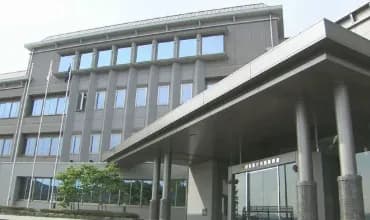 【悲報】コンビニなどに「わいせつDVD」を置いた疑い会社役員の男(67)を逮捕「元気な男性ご自由にどうぞ」wwww