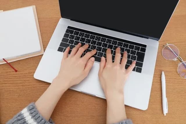 フリーランスになったけど会社員の時と同じ仕事1件受けただけで報酬200万でワロタ