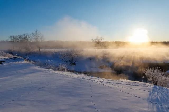 北海道(広いです、食べ物うまいです、自然豊かです、冬は雪合戦とか雪だるまで遊べます)