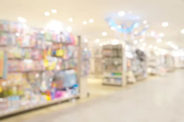 ダイソーって1000円までの商品なら売ってもええやろって思ってる節あるよな