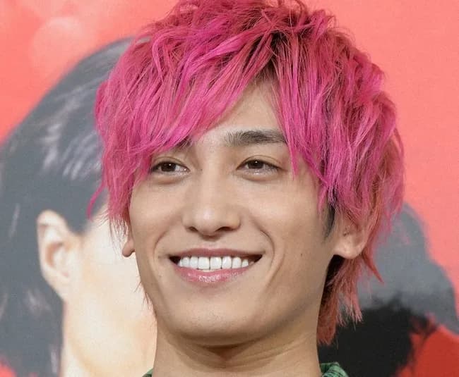 EXIT兼近(34)「流行りの曲を上手く歌おうとするおじさんキモいwww」