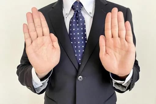 【急募】友達とか会社の人間に結婚式誘われたらどうやって断ってる?wwwwwwwwwwwwwwww