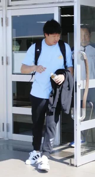 ヤクルト山田哲人、左内腹斜筋肉離れと診断…長期離脱か