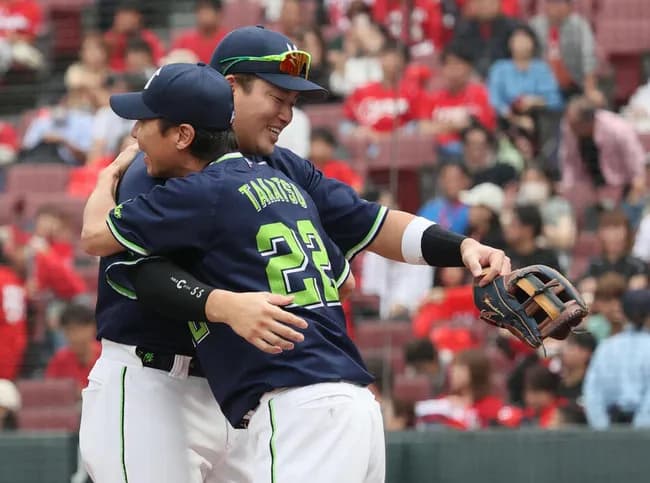 現地メディア「村上はメジャーで何本ホームランを打てる?」高津「55本」