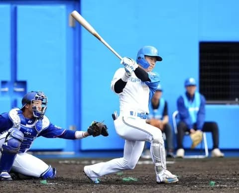 【日本ハム】2年連続開幕スタメン狙う矢沢宏太が“今季1号”外角低め変化球を右翼スタンドへ