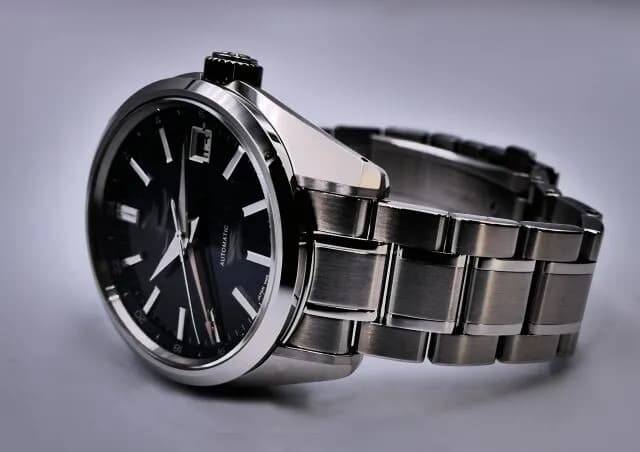 お前らが実は付けてる腕時計