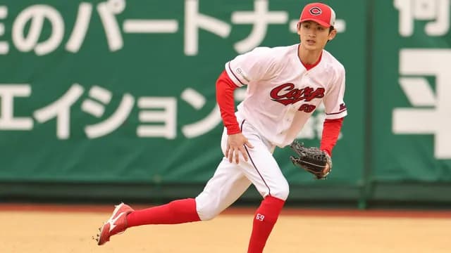 カープ辰見、レフトで美麗ダイビングキャッチ!外野手の守備力でもアピール!!