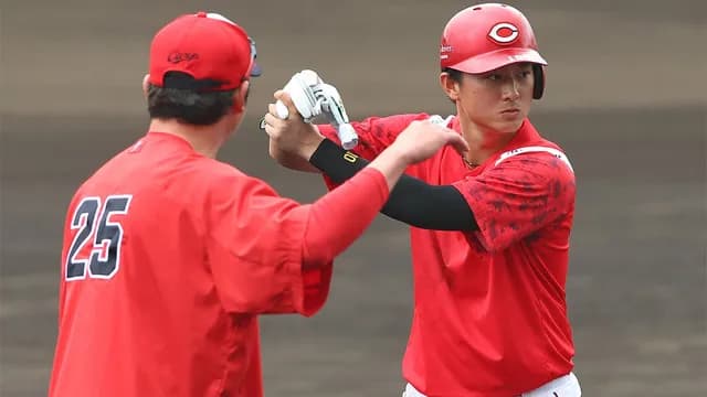 カープ新井監督が佐々木泰を直接指導!『打撃指導解禁』は今季初