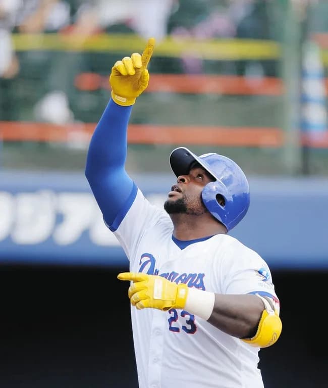 中日の新外国人サノー、来日1号で『ゴリラパフォーマンス』披露 「アメリカでは問題があって…、日本では受け入れられますか?」