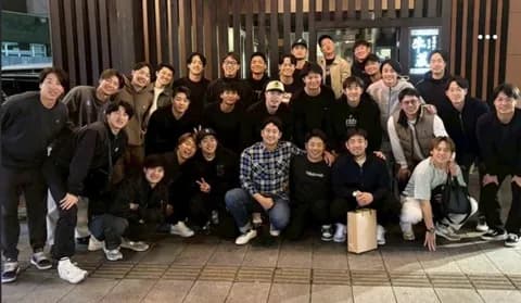 侍ジャパンの私服、全体的に黒い