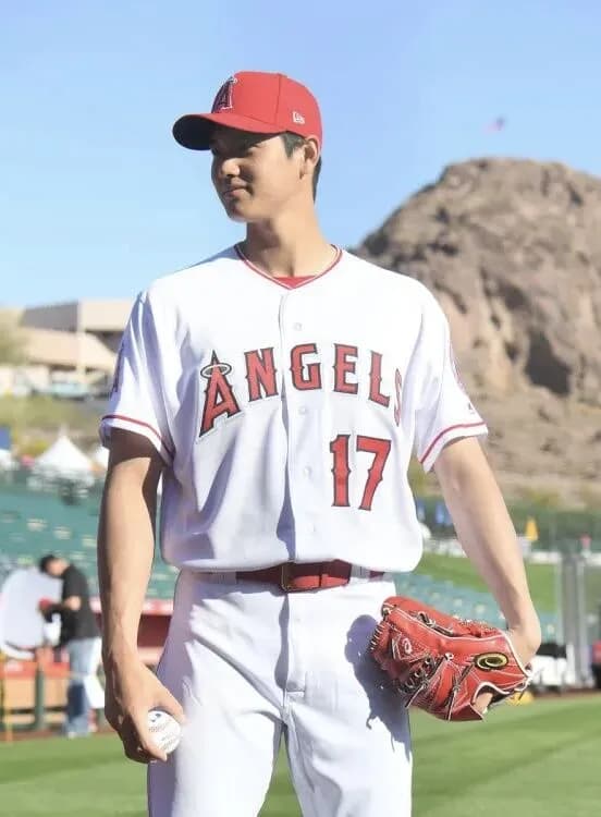 【画像】帰国した大谷、デカすぎるwwwwwwwwwww