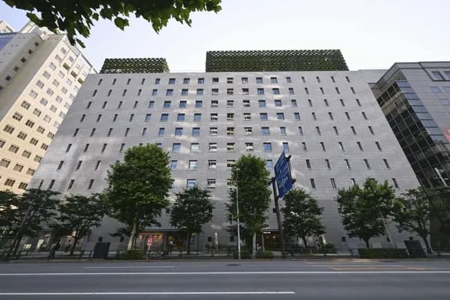 【悲報】小学館「未成年への性犯罪で有罪になった漫画家を別名義で再デビューさせてすまんな」→大炎上