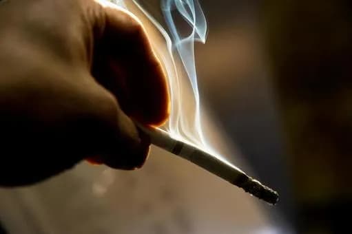 【悲報】タバコ吸ってただけで文句いわれたんやが、ワイが被害者よな?wwwwwwwwwwwwwwww