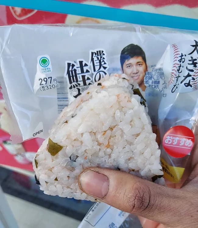 【悲報】ファミマの鮭おにぎり、大谷価格で限界突破wwww