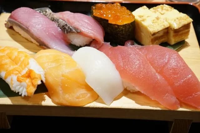 毎日寿司とサラダ食ってたら健康なんじゃね?