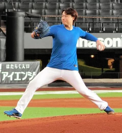 日本ハム・山崎福也 登板翌日もみっちり約40分フォーム確認 加藤投手コーチ「変わろうとする姿をすごく感じる」