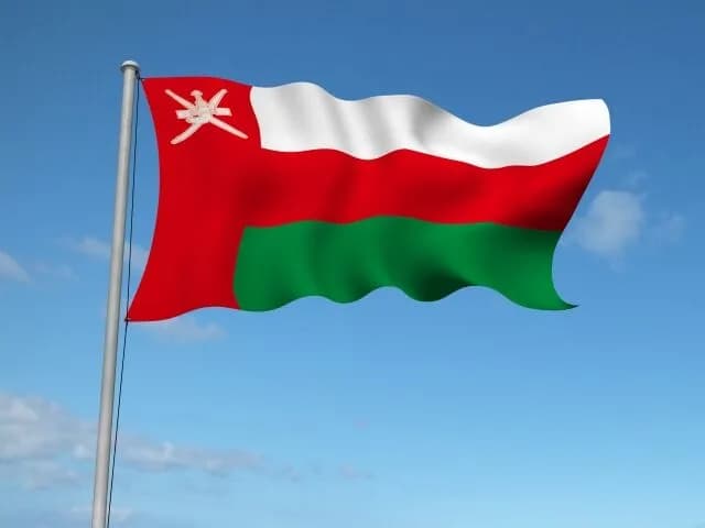 オマーン←米軍基地なし、イスラエルと国交拒否、アメリカを非難、イランを非難せず、モジタバに祝意