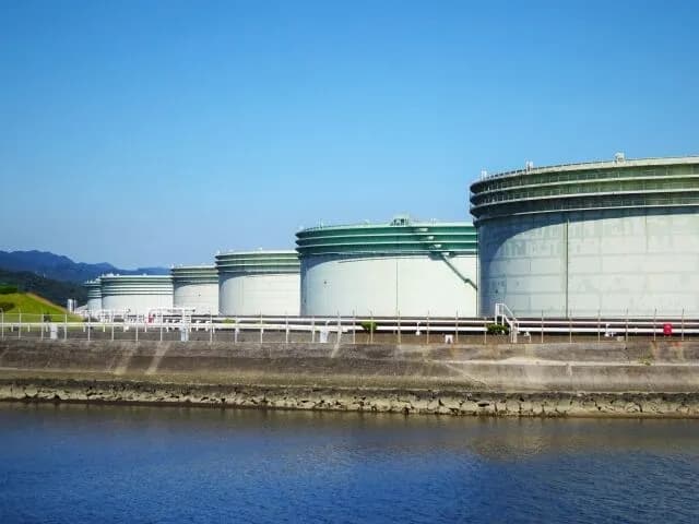 備蓄してた石油放出して価格抑えようとしてるけどそれ尽きたらどうすんの?