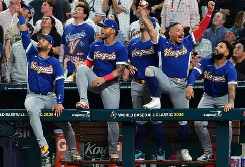 ベネズエラ代表が涙の初V 決勝打のスアレス、カブレラ打撃コーチも大粒の涙こぼす 悲願の優勝にナインが感極まる