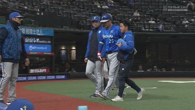 筒香、空振りで交代 膝を負傷か?