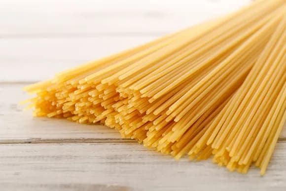 【疑問】茹でたスパゲッティーに、レトルトカレーかけるのあり?wwwwww