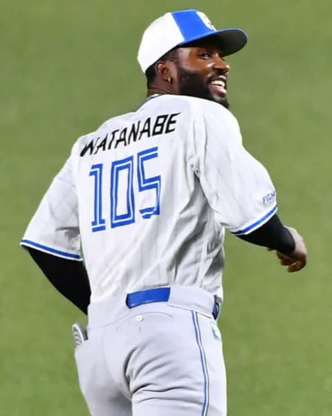 【日本ハム】カストロ 練習着忘れ一時的に「WATANABE」に