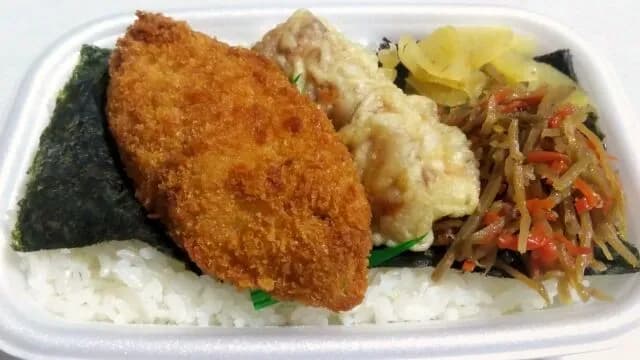のり弁「白身魚フライ、ちくわ天、きんぴら」←1品足して“最強”にしろ