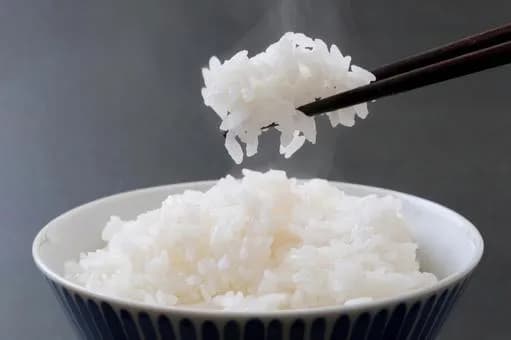 【悲報】白米が最も美味くなるもの一般人「お寿司」にわか「うな重」ガチ勢「鮭ハラス」