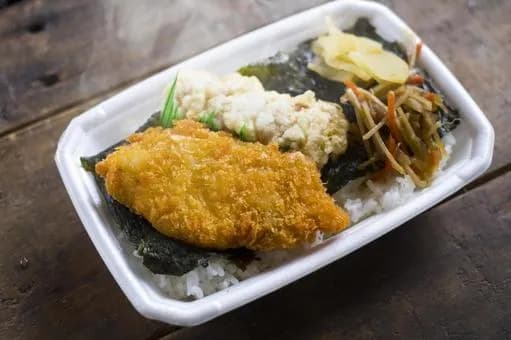 【急募】のり弁「白身魚フライ、ちくわ天、きんぴら」←1品足して“最強”にしろwwwwwwwwwwwwwwww