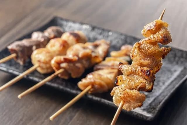 焼き鳥でたれ皮好きな奴www