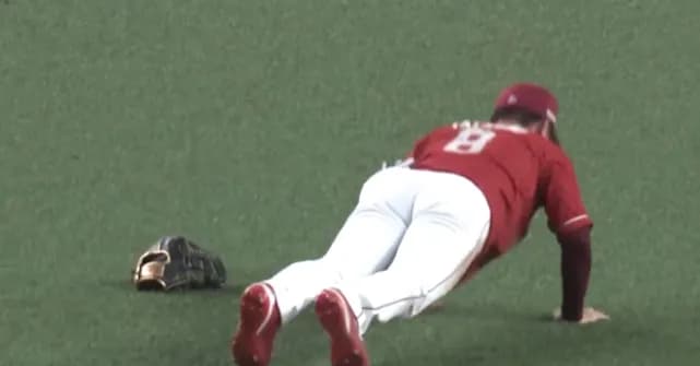 辰己涼介さん、突然腕立て伏せを始めてしまう