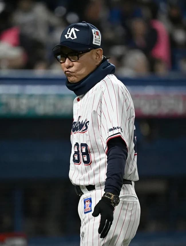 【爆笑】ヤクルト池山監督、投手にバントさなかった理由は「9人目の野手だから」wwwwwwwwww