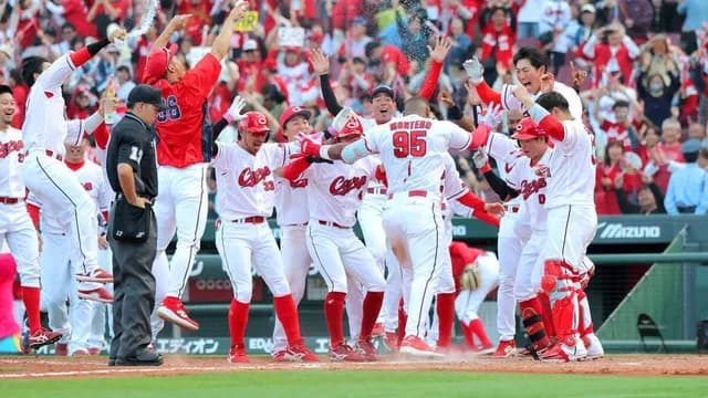 カープモンテロ2号サヨナラHR!泰先制打!栗林8回9K1失点!中崎3凡斬り1勝目!阪神戦8連敗でストップ!【広島2x-1阪神/試合結果】