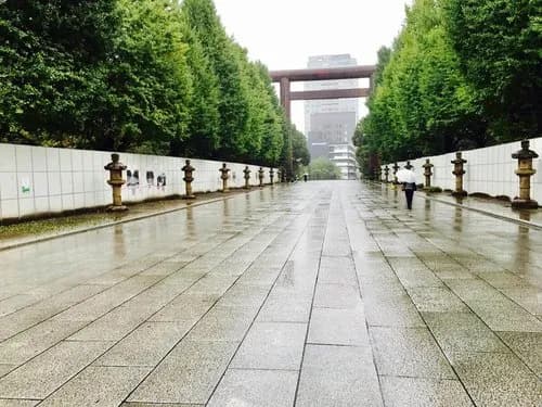 【画像】愛国者さん「靖国神社の参道でケバブ屋だと?ふざけるな!!」wwwwwwwwww