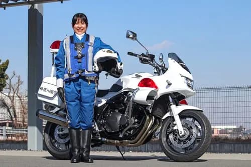 【動画】警官さん、青切符を切るためにチャリを白バイで追跡してしまうwwwwwwwwww