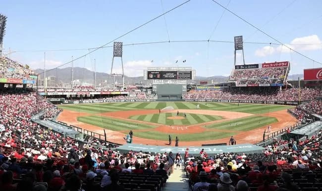 【悲報】広島カープの新外人「スタンドのファンの人が少ないと思った、みんな球場に来て」