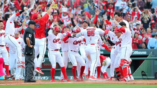 カープ新井監督、主砲モンテロ8番を7番に変更!わずか1日で打順を変更する柔軟性あり