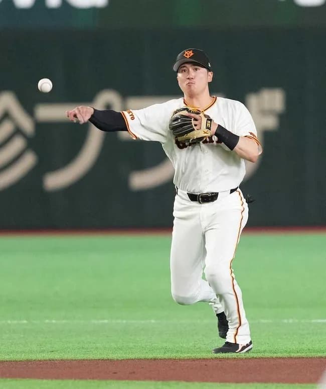 【巨人】泉口、バント練習後の球拾いを川相コーチに免除されるwwwww