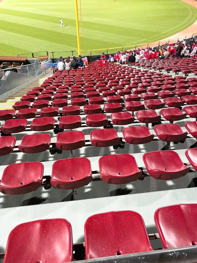 【悲報】カープのガラガラ限界突破wwwwwwww