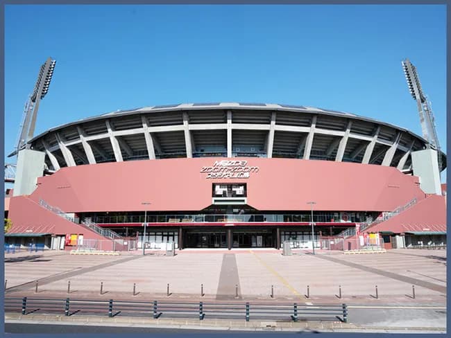 【悲報】マツダスタジアムが想像の3倍くらいガラガラ