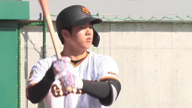 【悲報】巨人石塚、ファウル打ちの次はボールを潰す感覚を阿部監督から教わる