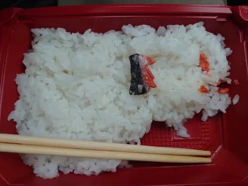 【悲報】最近の小学校の給食さん、ガチで戦時中レベルになってしまうwwwwwwwwww