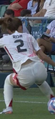 【悲報】女子サッカーさん「白パンが透けて困る」→ ガチで廃止にしてしまうwwwwwwwwww