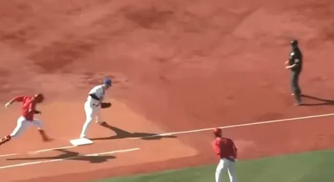 【悲報】小園海斗さん、怠慢走塁