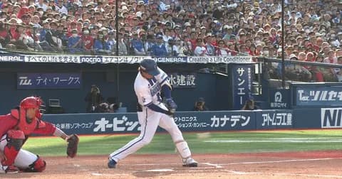 DeNA宮下朝陽、プロ初ホームラン!! ヒュンメルも大喜びwww