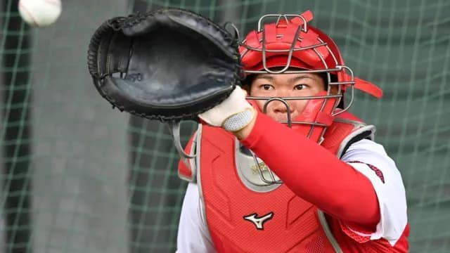 カープ坂倉将吾(正捕手)、盗塁阻止率.000の緊急事態