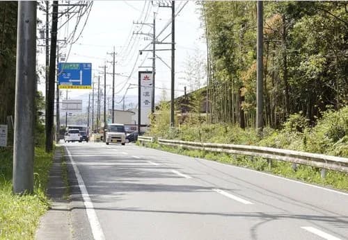 【悲報】ルールを守り車道を走っていた自転車女性さん、中型貨物車に衝突され死亡・・・・・・・・・