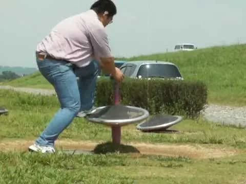 【画像】昭和の公園遊具、危険すぎるWWWWWWWWWWWWWWWW