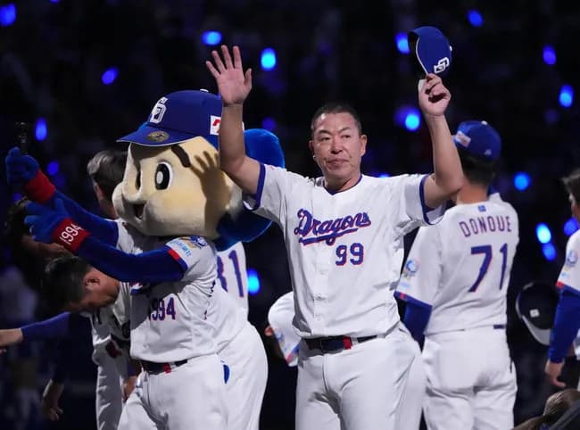 中日井上監督、ホームラン2本の土田龍空に「バントできないと信頼できない」