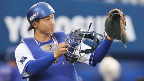 【悲報】DeNAフロント「正捕手トレードに出して若い捕手売り出すで!」→1試合で5盗塁される